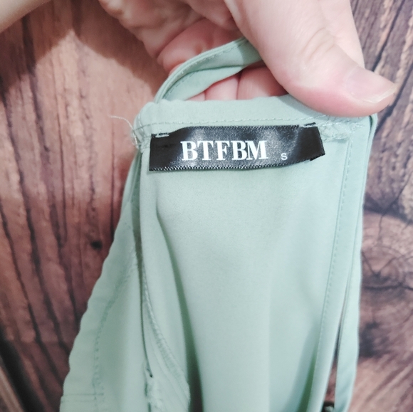 Elegant Green Sleeveless Dress Size Small - Picture 4 of 4